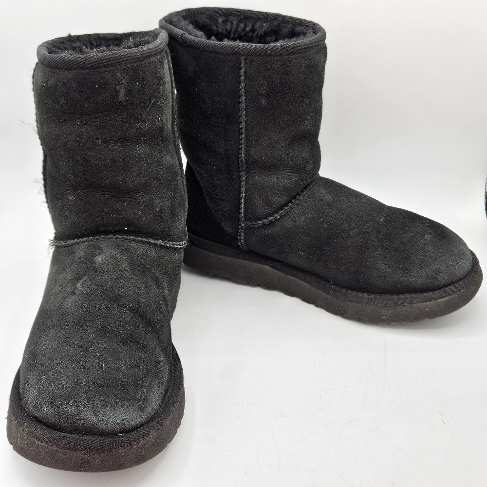 Ugg black classic short boots size 6